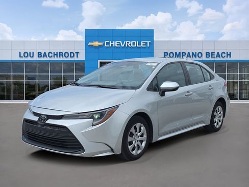 Used 2024 Toyota Corolla LE FWD image 3