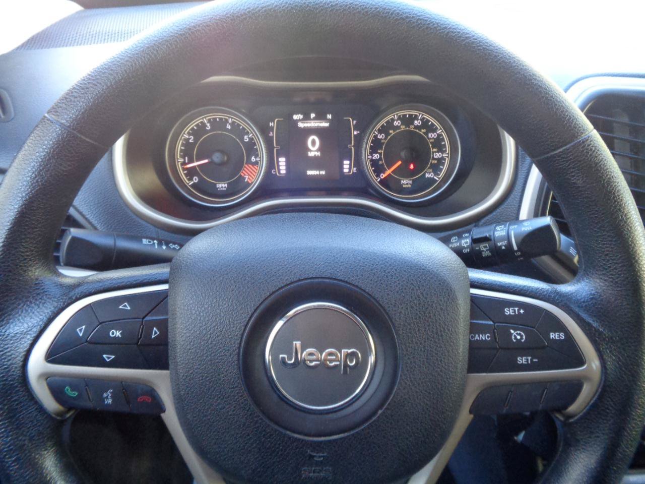 Used 2015 Jeep Cherokee Sport FWD image 30