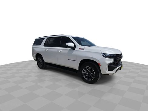 Used 2023 Chevrolet Suburban Z71 w/ Luxury Package AWD/4WD image 2