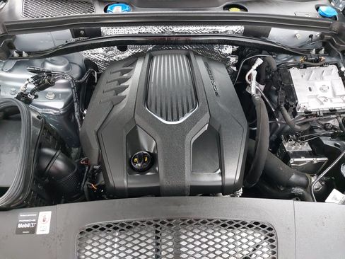 Certified 2026 Porsche Macan AWD/4WD image 33