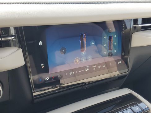 New 2026 Lincoln Navigator Reserve w/ Jet Appearance Package AWD/4WD image 24