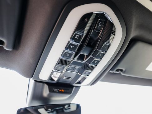 Certified 2025 Porsche Macan image 21