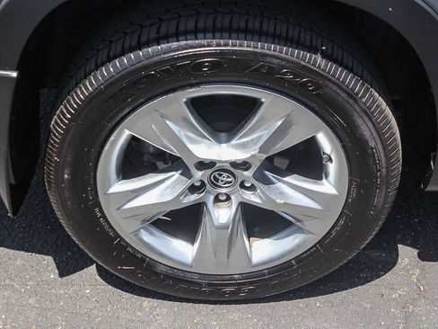 Used 2017 Toyota Highlander Limited AWD/4WD image 11