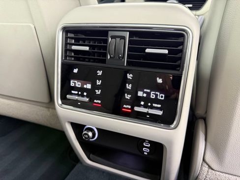 Certified 2023 Porsche Cayenne Turbo AWD/4WD image 28