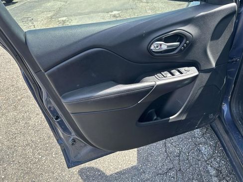 Used 2020 Jeep Cherokee Limited AWD/4WD image 15