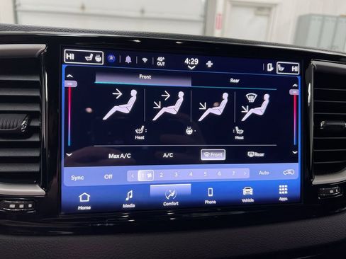 Used 2025 Chrysler Pacifica Select FWD image 16