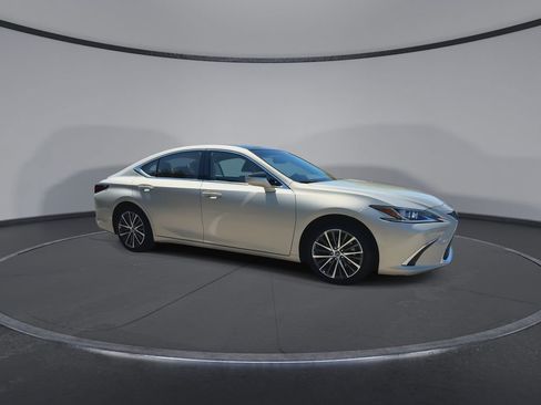 Used 2025 Lexus ES 350 w/ Premium Package FWD image 2
