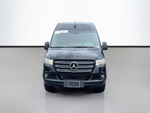 Used 2024 Mercedes-Benz Sprinter 2500 image 8