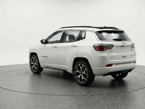 Used 2025 Jeep Compass Limited image 6