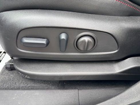 Used 2024 Chevrolet Equinox RS w/ RS Leather Package AWD/4WD image 18