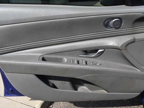 Used 2023 Hyundai Elantra SEL w/ Convenience Package FWD image 17