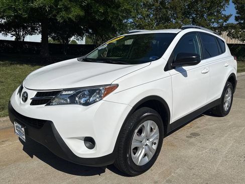 Used 2015 Toyota RAV4 LE AWD/4WD image 4