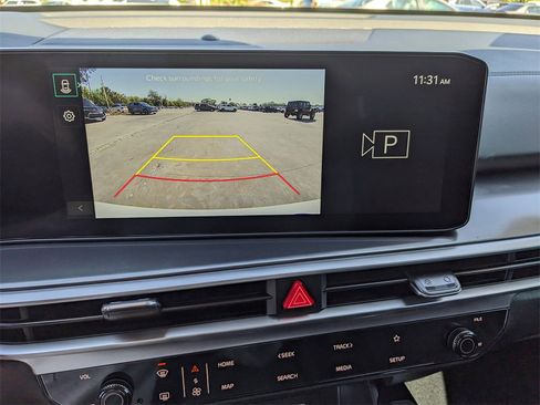 Certified 2025 Kia Sorento LX image 23