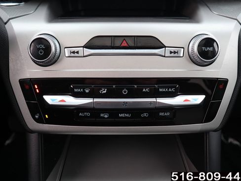 Used 2022 Ford Explorer XLT w/ Equipment Group 202A image 16