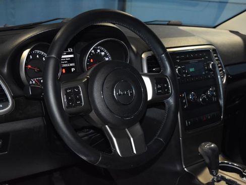 Used 2012 Jeep Grand Cherokee Laredo w/ Laredo E Group image 2