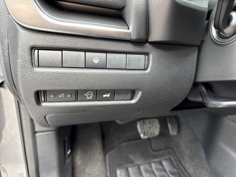 Used 2024 Nissan Rogue SV AWD/4WD image 16