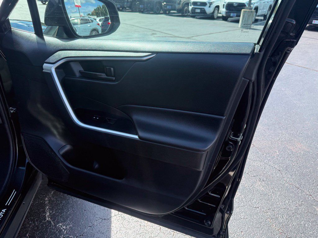 Used 2020 Toyota RAV4 LE w/ All Weather Liner Package AWD/4WD image 22