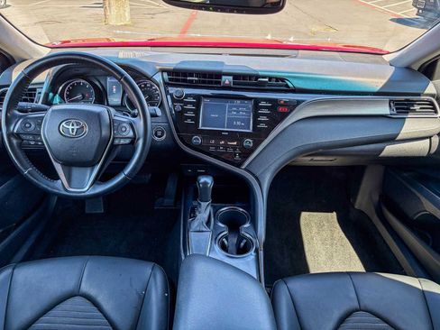Used 2020 Toyota Camry SE w/ Convenience Package FWD image 11