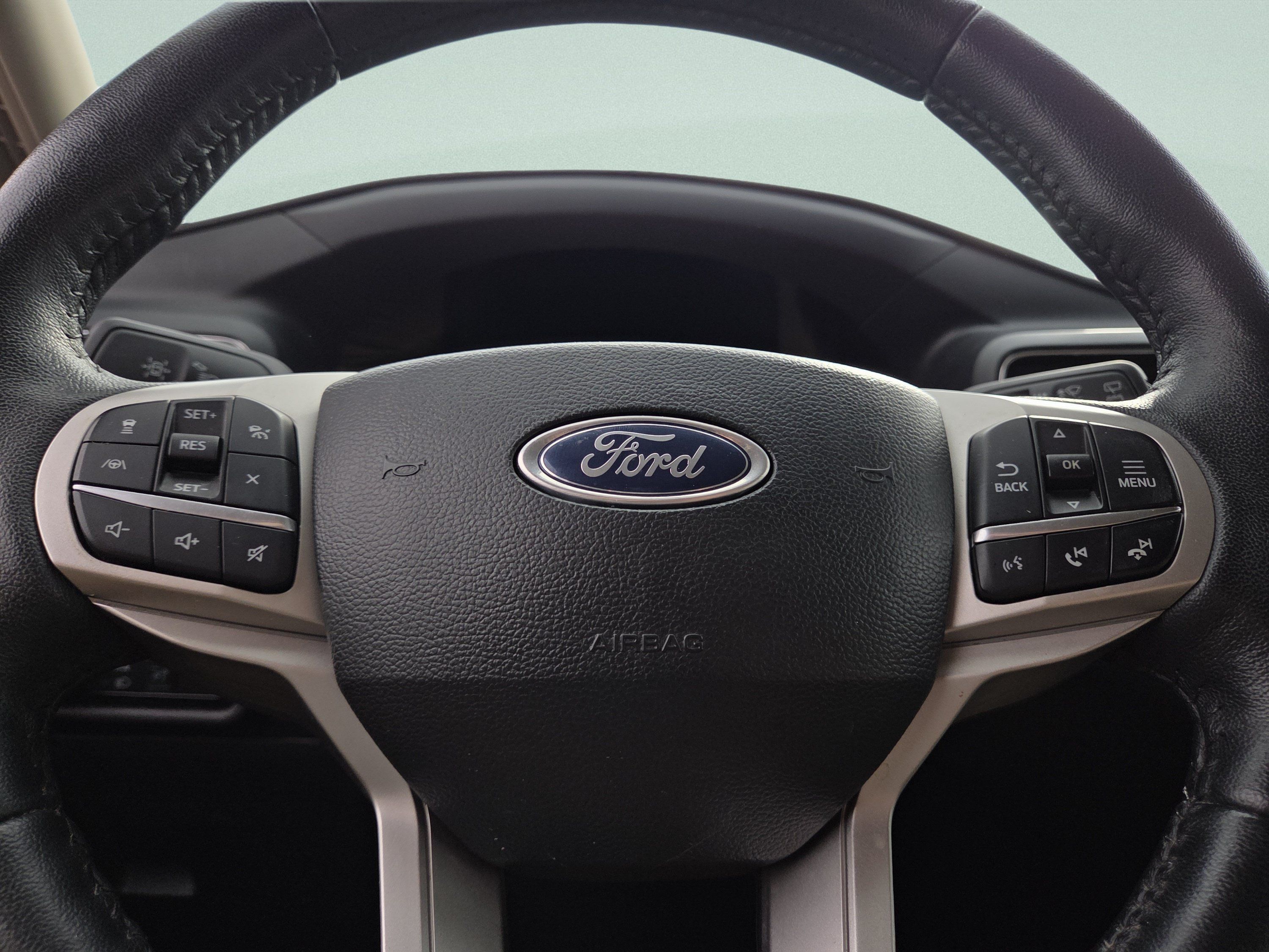 Used 2023 Ford Explorer XLT w/ Equipment Group 202A AWD/4WD image 32