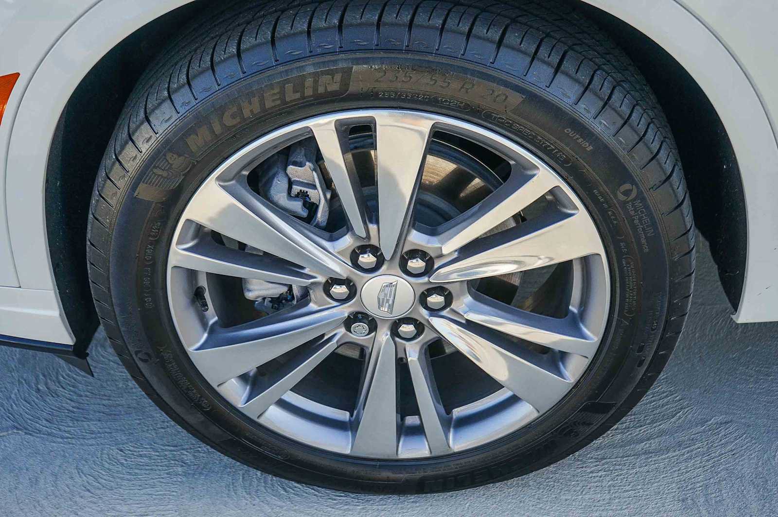Used 2025 Cadillac XT6 Premium Luxury FWD image 11
