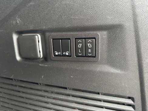 Used 2023 GMC Yukon AT4 image 8