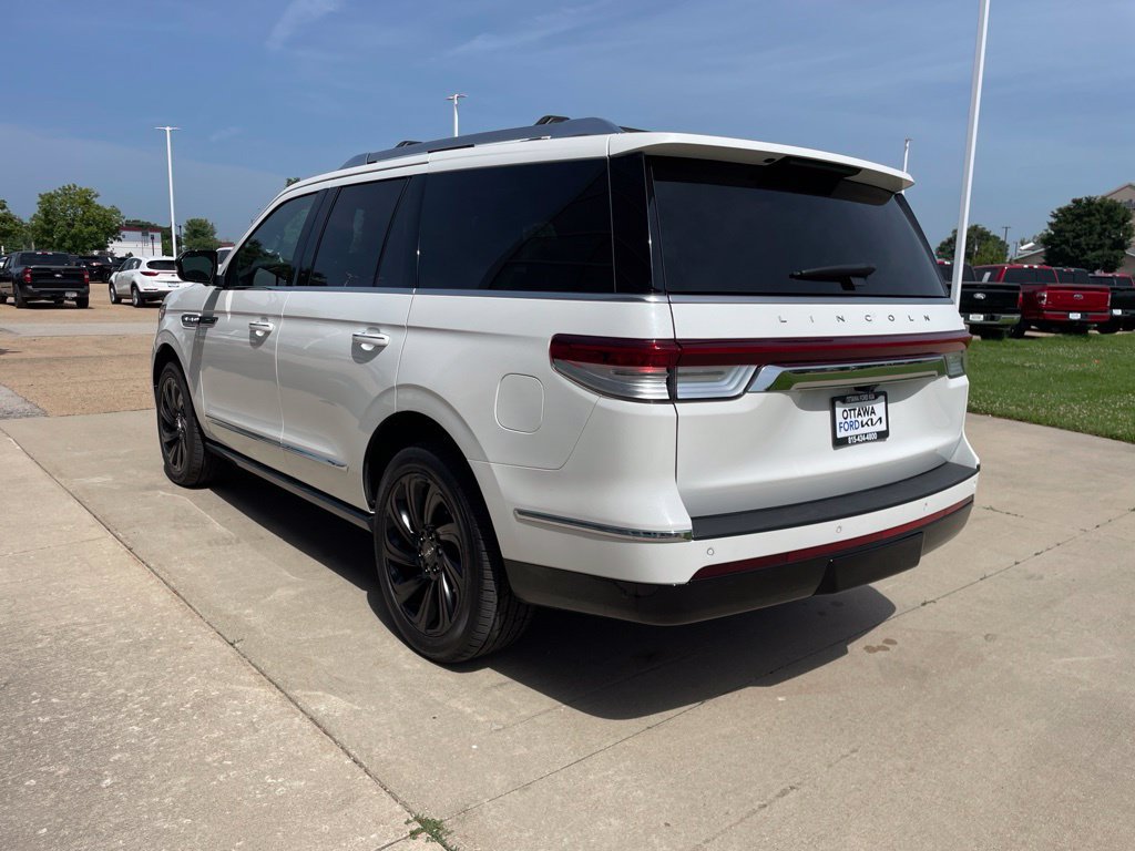 Used 2022 Lincoln Navigator Reserve AWD/4WD image 7