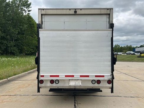 Used 2018 Isuzu NPR RWD image 9