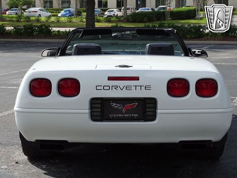 Used 1992 Chevrolet Corvette Convertible image 30