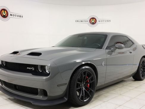 Used 2023 Dodge Challenger SRT Hellcat w/ Driver Convenience Group RWD image 5