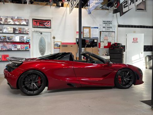 Used 2022 McLaren 720S Spider RWD image 5