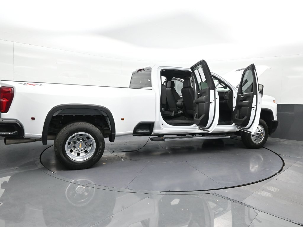 Used 2025 Chevrolet Silverado 3500 W/T AWD/4WD image 31