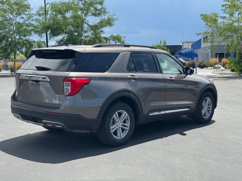 Used 2021 Ford Explorer XLT AWD/4WD image 7