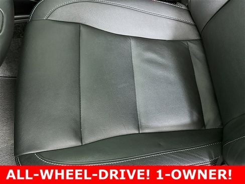 Used 2025 Volvo XC40 B5 Core image 24