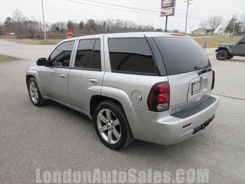 Used 2008 Chevrolet TrailBlazer SS image 3