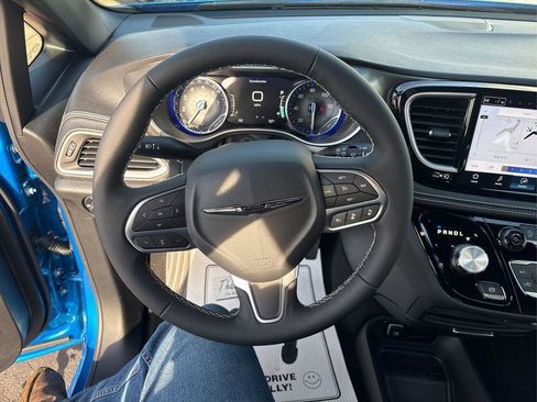 New 2026 Chrysler Pacifica Select FWD image 14