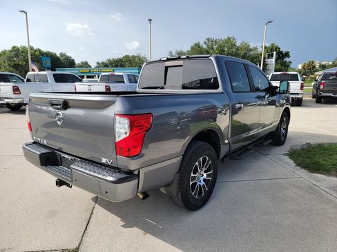 Used 2021 Nissan Titan SV w/ SV Convenience Package RWD image 5