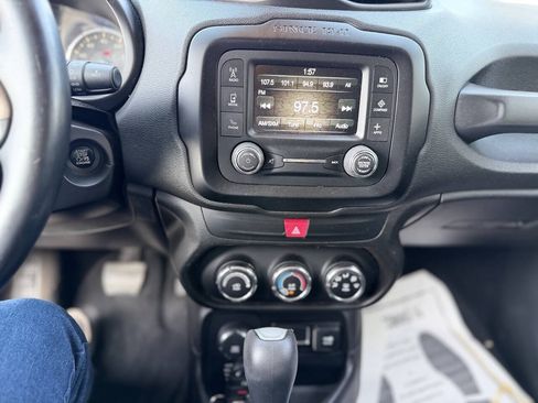 Used 2017 Jeep Renegade Latitude AWD/4WD image 14