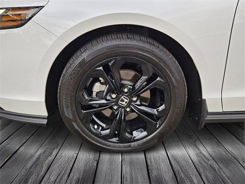 Certified 2025 Honda Accord SE image 9