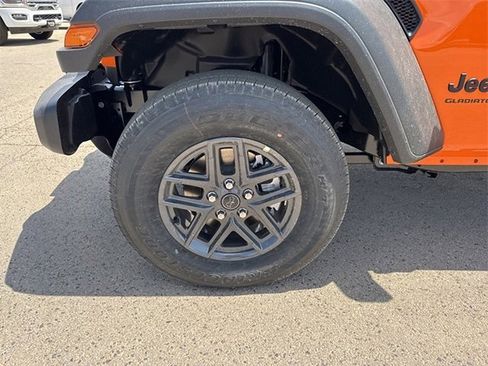 New 2025 Jeep Gladiator Sport image 9