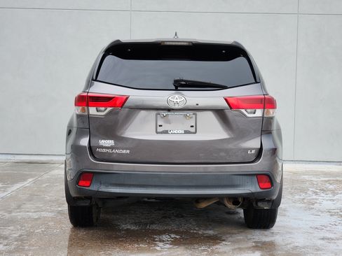 Used 2017 Toyota Highlander Plus FWD image 7