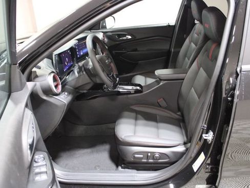 New 2026 Chevrolet Trax RS w/ Sunroof Package FWD image 18