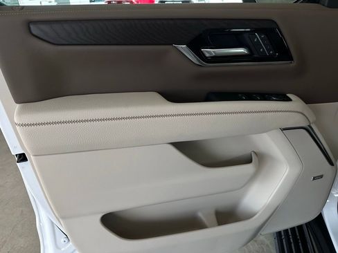 New 2026 GMC Yukon XL Denali w/ Denali Reserve Package image 12