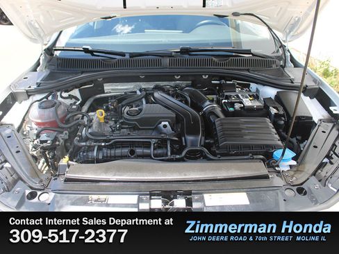 Used 2025 Volkswagen Jetta SE w/ Sunroof Package FWD image 19