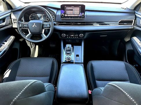 Used 2024 Mitsubishi Outlander ES FWD image 29