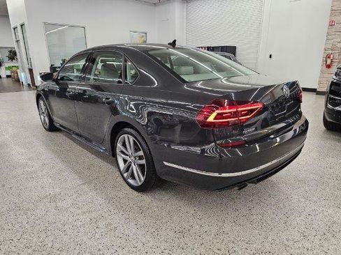 Used 2018 Volkswagen Passat 2.0T R-Line w/ R-Line Lighting Package FWD image 7