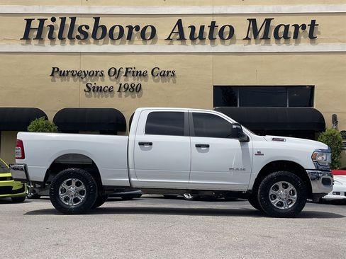 Used 2023 RAM 2500 Big Horn w/ Cold Weather Group AWD/4WD image 4