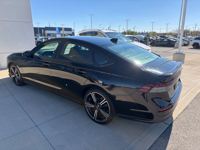 Used 2024 Honda Accord Sport image 2