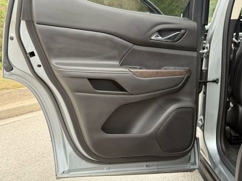 Used 2023 GMC Acadia Denali w/ Denali Technology Package image 32