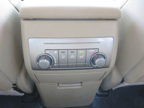 Used 2013 Toyota Highlander SE AWD/4WD image 19