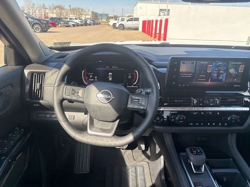 New 2026 Nissan Pathfinder Platinum FWD image 13